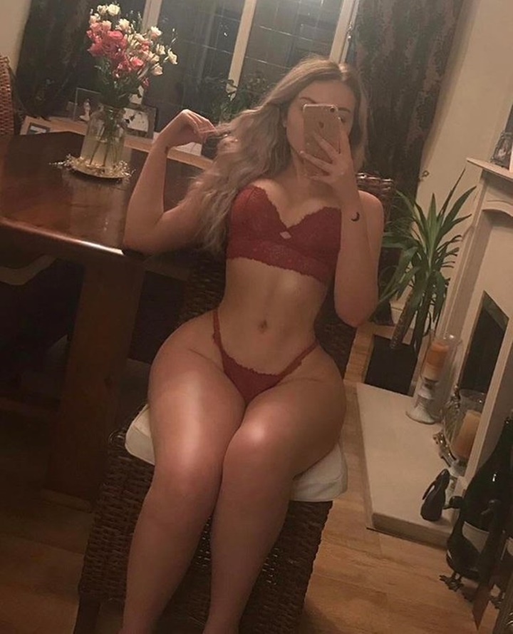 50 hot chikc in sexy lingerie hot big hips selfie