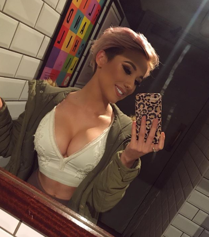 52 hot short haired babe tight top nice tits selfie