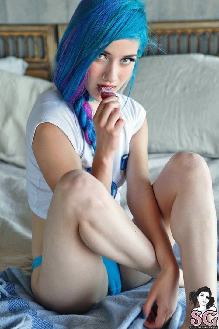 5 lovely blue haired chick in her panties sexy camel toe gcthnl24 720x1080