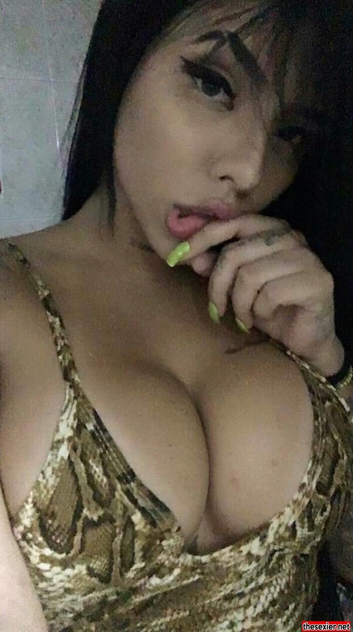 selfie big boob cleavage hot