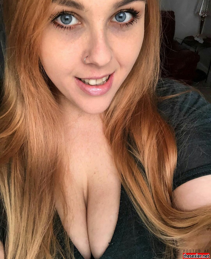 pretty cleavage selfie sex photo
