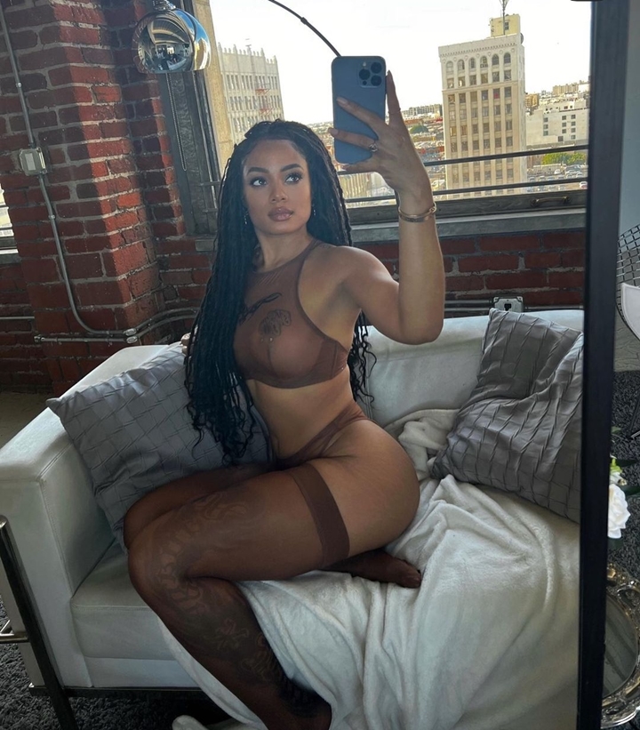 26 beautiful ebony babe in sexy lingerie selfie sls29