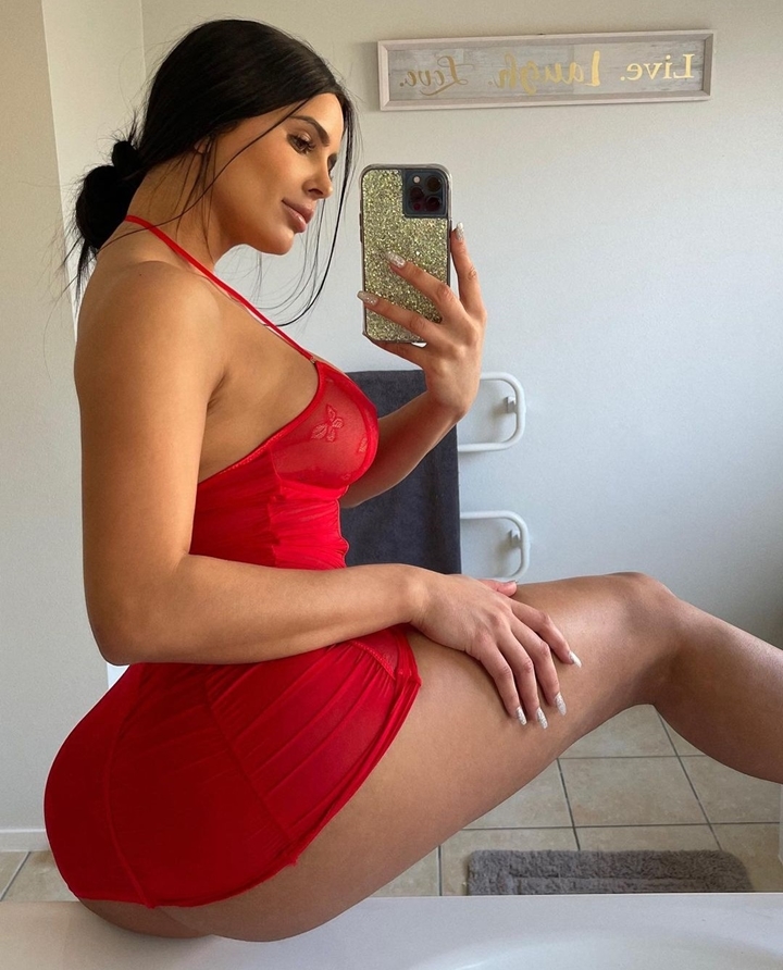 28 beautiful brunette babe in sexy red lingerie selfie sls29