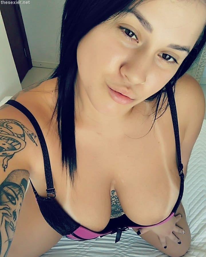 26 hot brunette babe sexy boobs selfie btl57