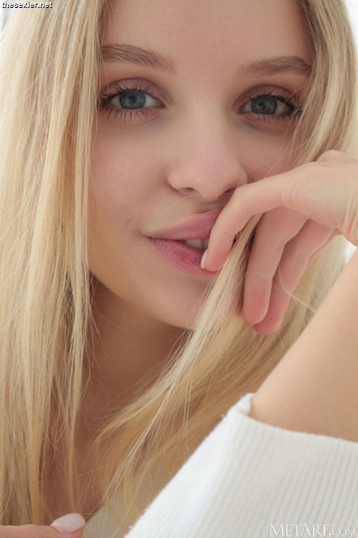 27 gorgeous ukrainian blonde mila amour manp55